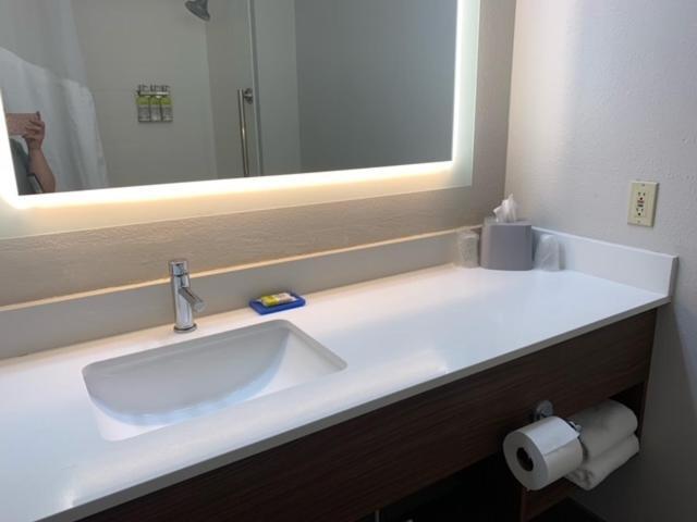 Holiday Inn Express Adrian By Ihg Ngoại thất bức ảnh