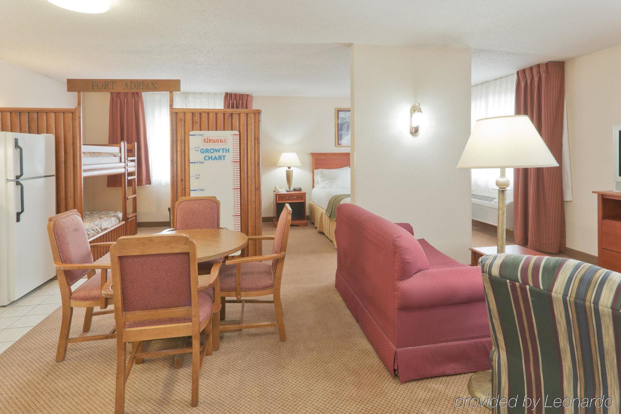 Holiday Inn Express Adrian By Ihg Phòng bức ảnh